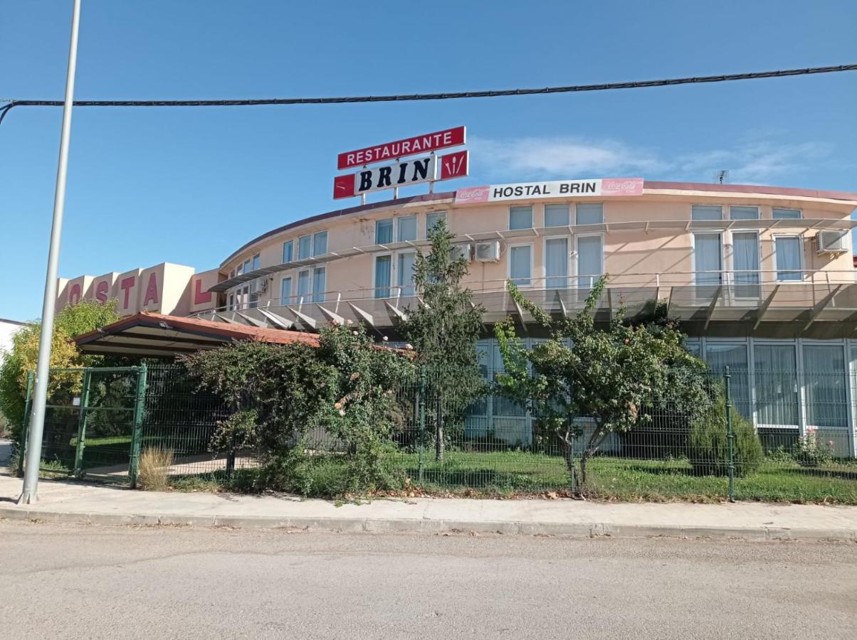 Hostal Brin Монреал дел Кампо Екстериор снимка